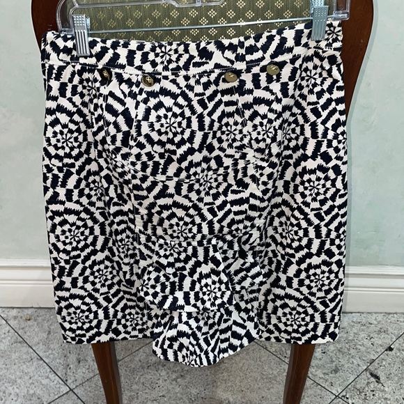 Leifsdottir size 6 black and white printed mini skirt. - Picture 2 of 9